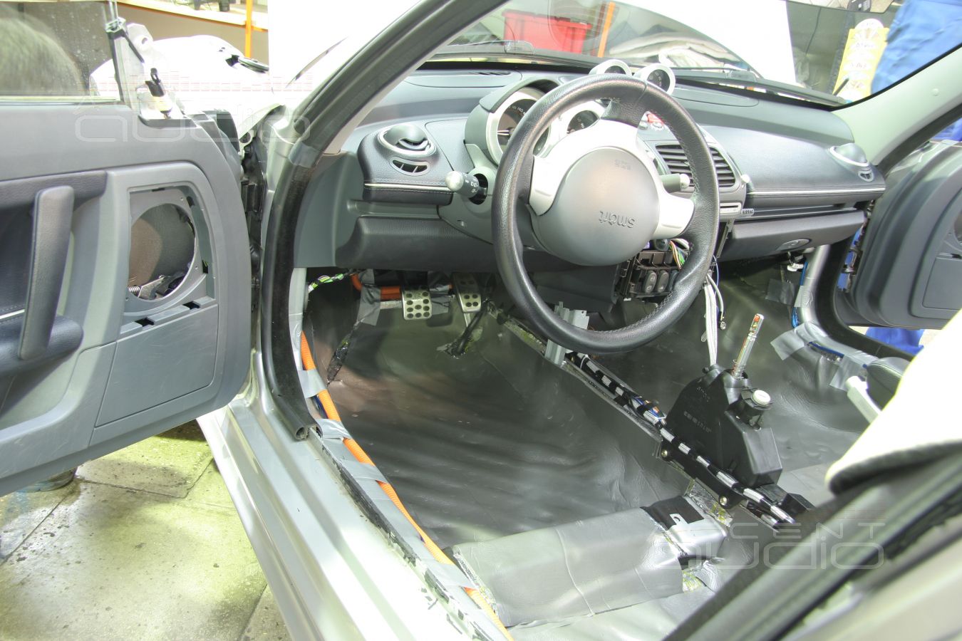 Mercedes Smart Roadster - стильный мотоблок с сабвуфером !