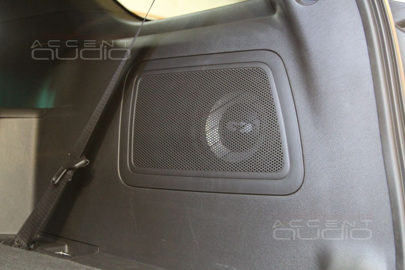 Сабвуфер в Ford Explorer 2014