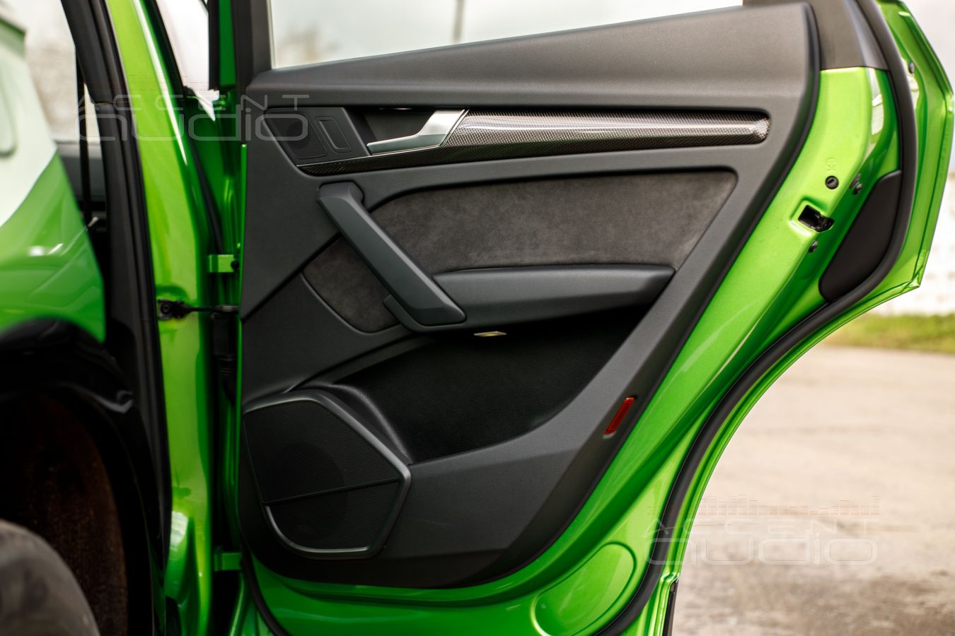 Коротко про тыловую акустику в Audi Q5