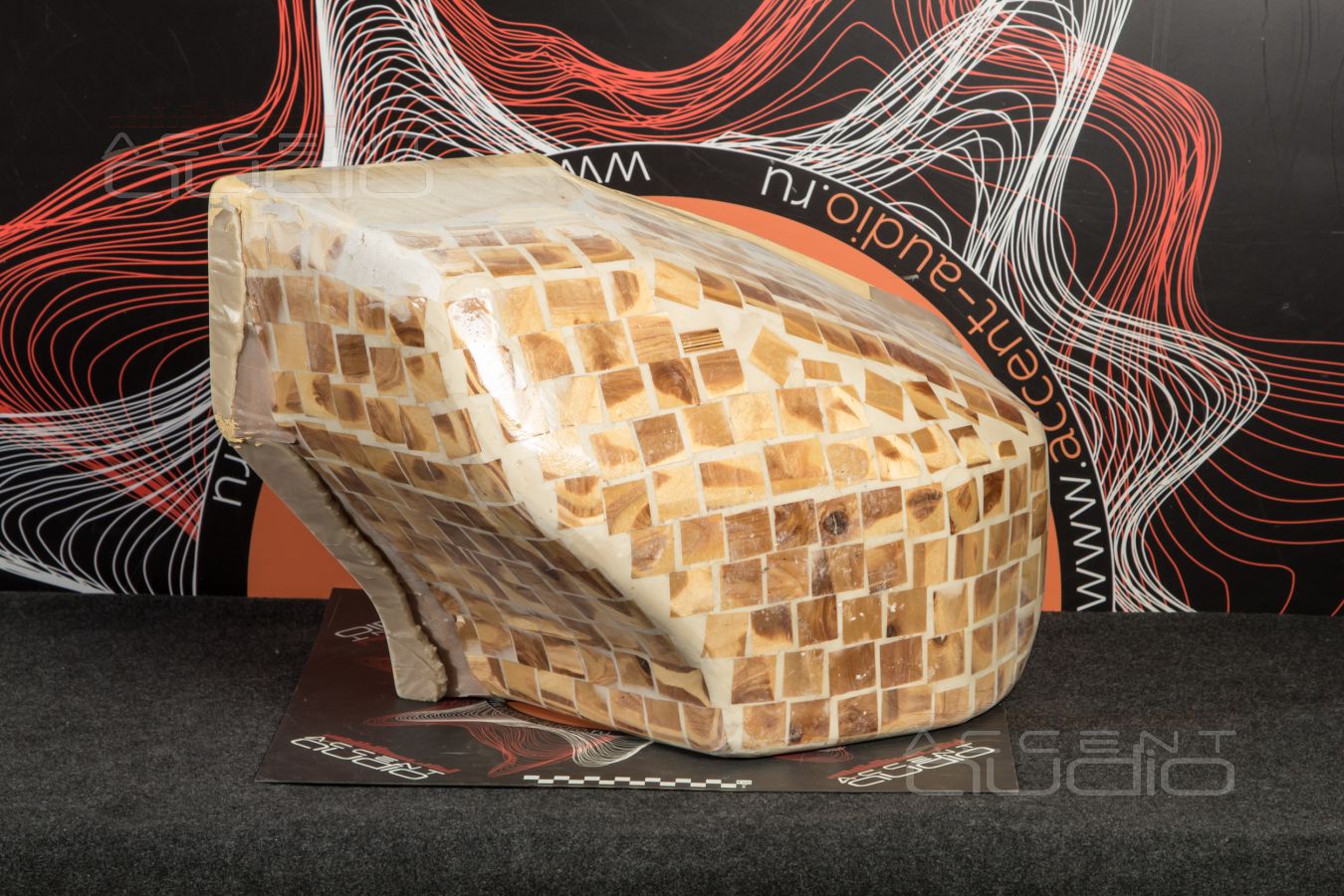 Стильный, адский, трясущий – сабвуфер-стелс JLAudio TW3 для Porsche Panamera