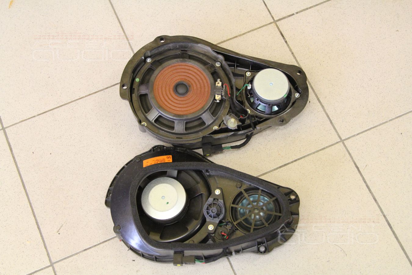 Красный Mercedes-Benz SL350