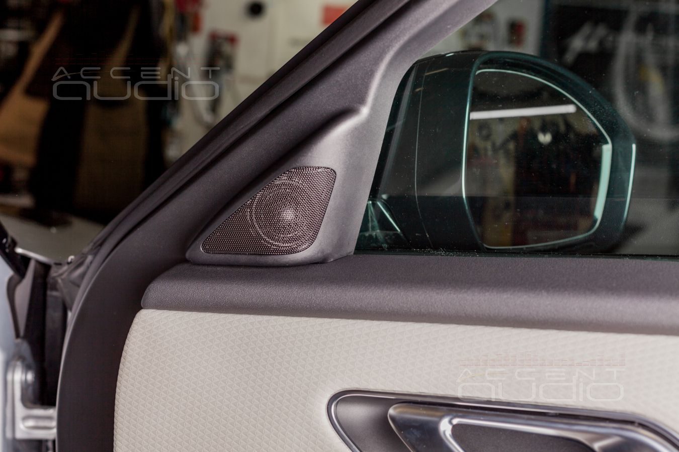 Выбор и штатная установка твитеров Dego/Helix в Range Rover Velar