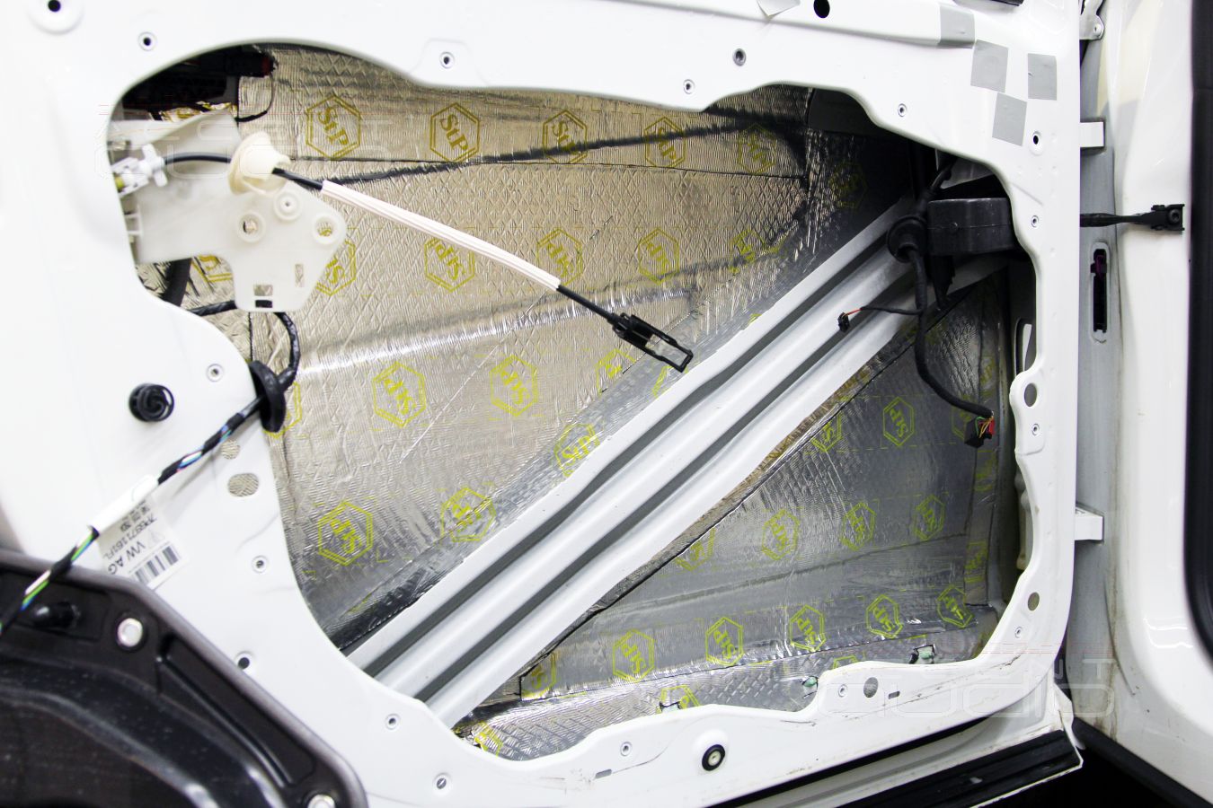 Шумоизоляция и аудиоподготовка передних дверей