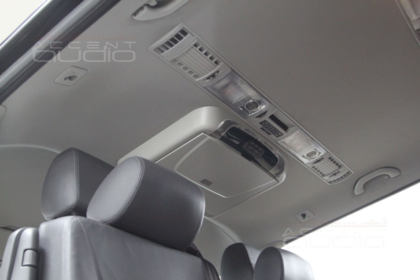 Потолочный монитор в Volkswagen Multivan