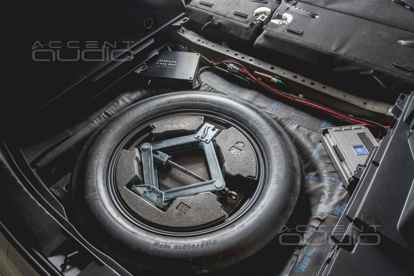 Установка усилителей Helix и Alpine в Toyota RAV4