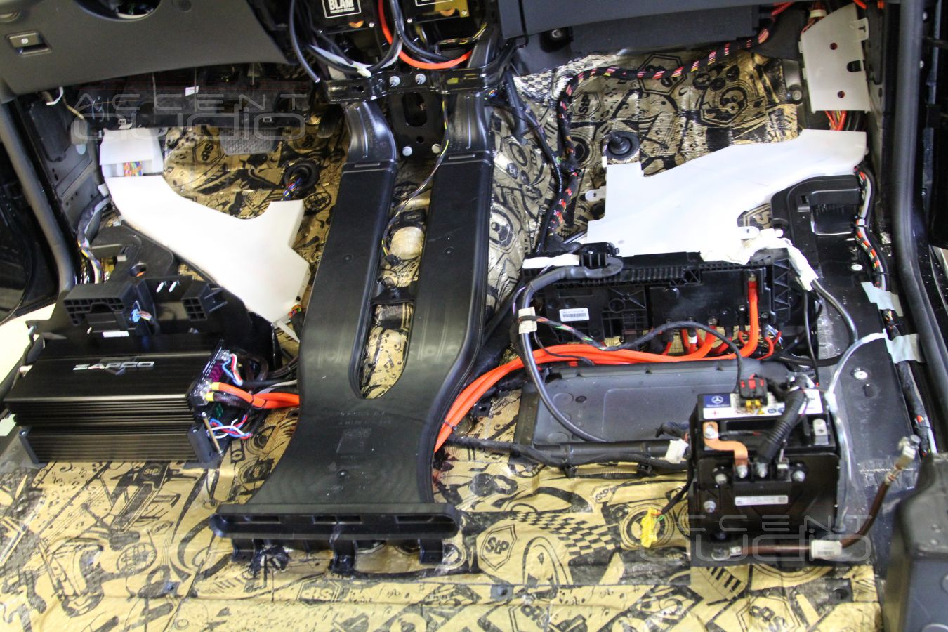 Кто всем управляет: установка усилителей в Mercedes-Benz Vito