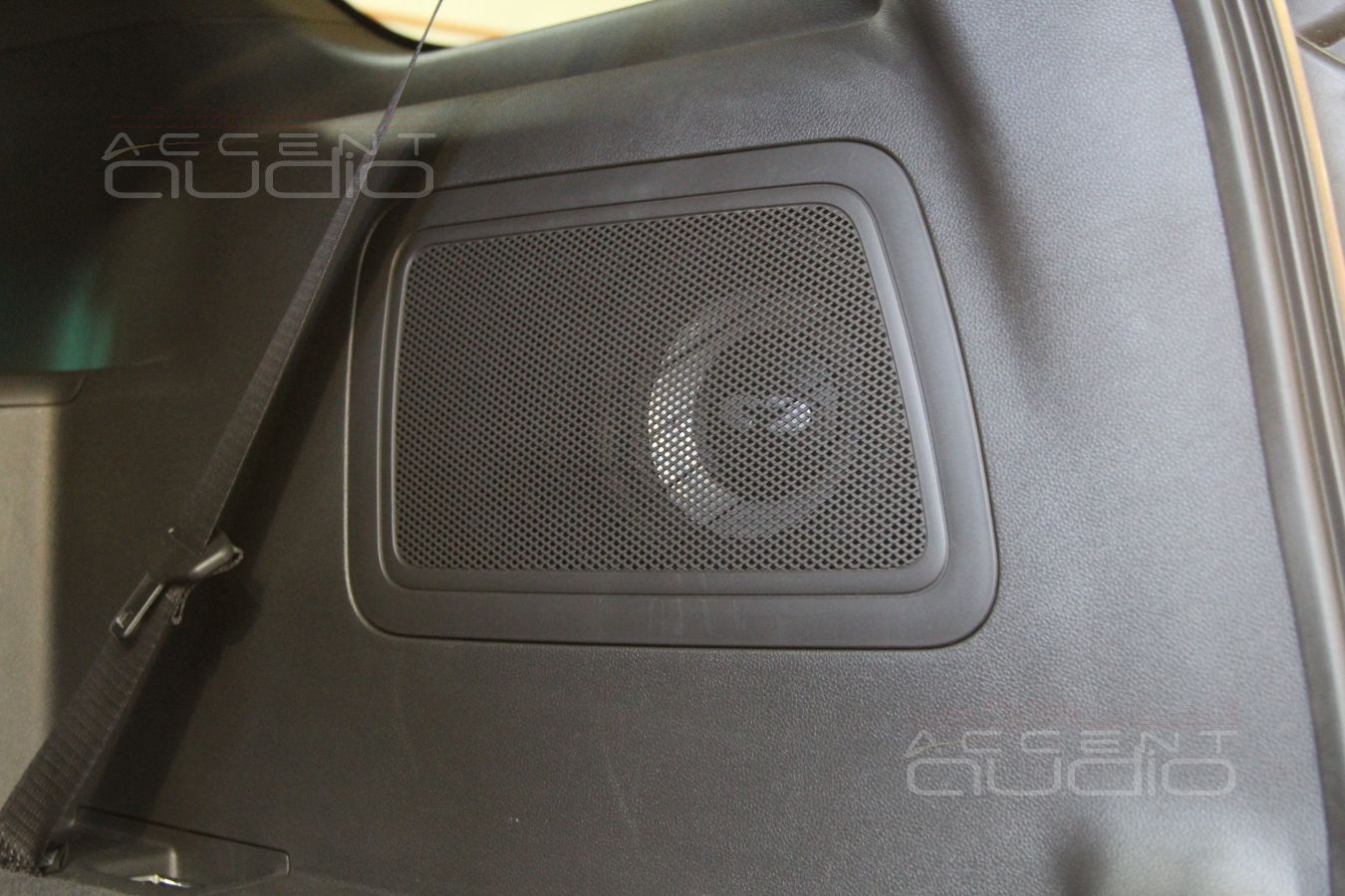 Сабвуфер в Ford Explorer 2014