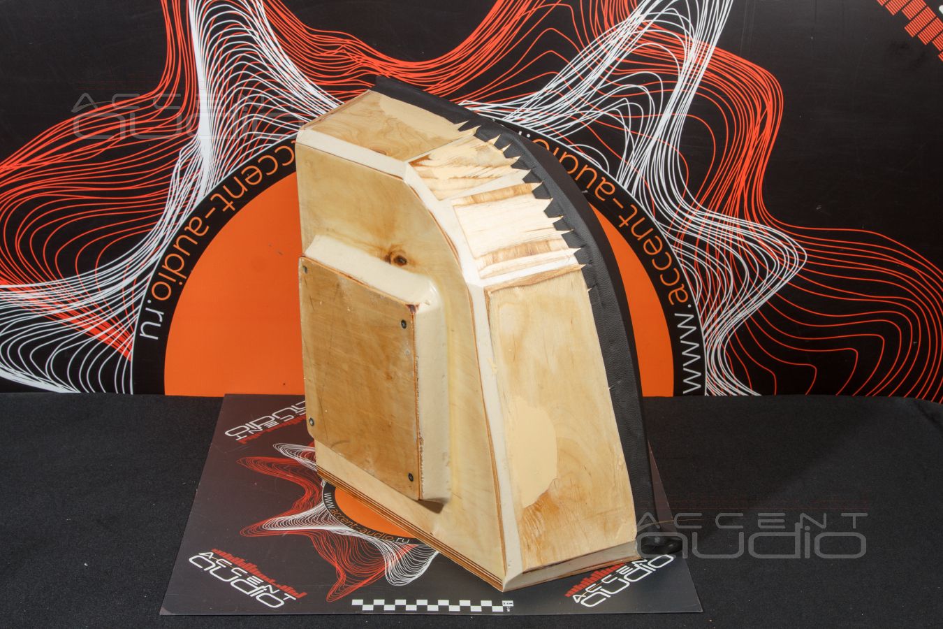 Сабвуфер-стелс – искусство снаружи, правильный бас изнутри