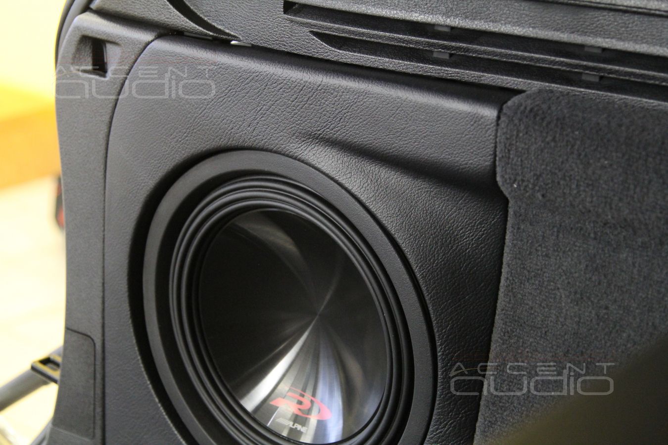 Сабвуферный усилитель в BMW X5