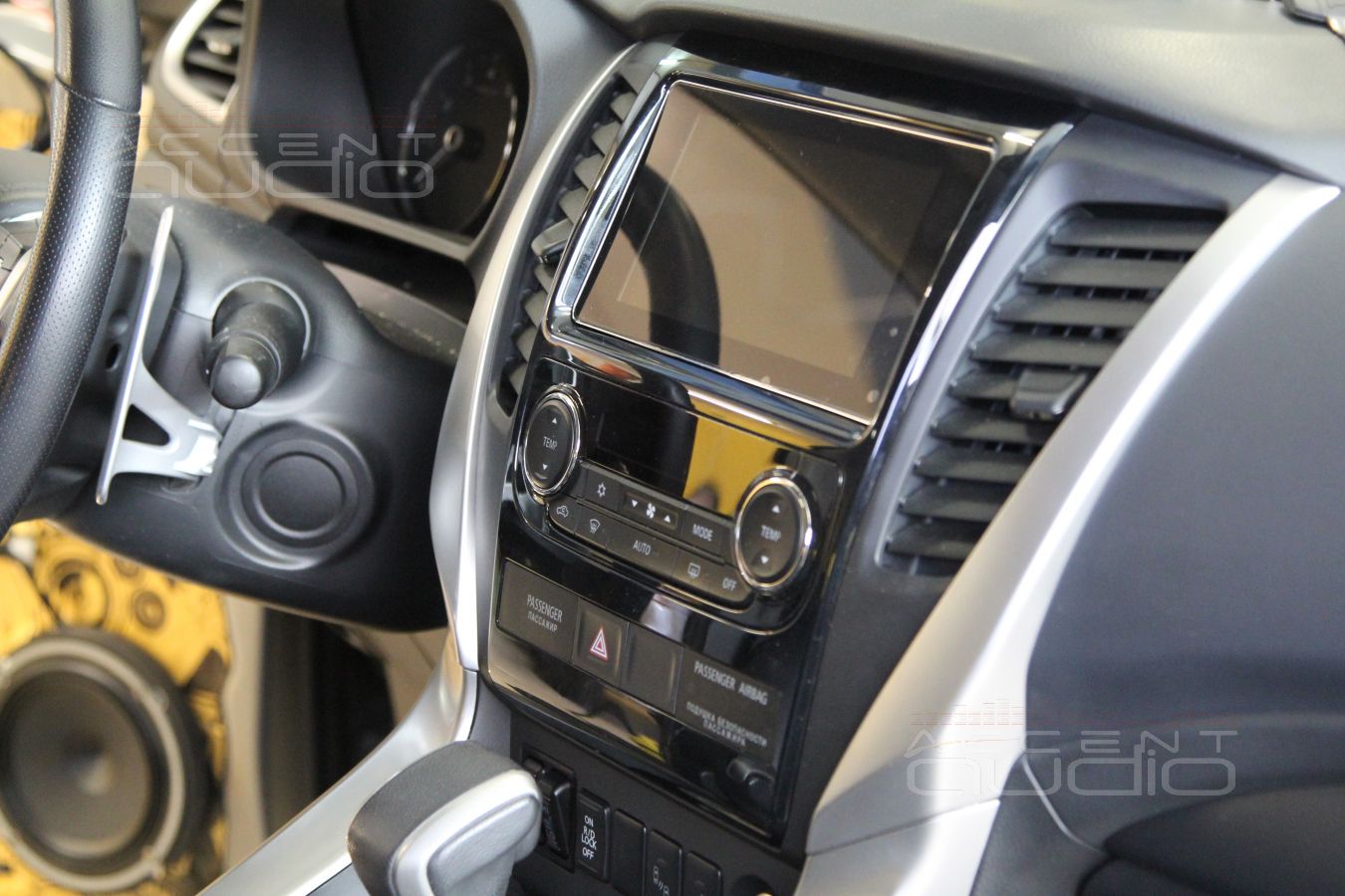 Аудиоподготовка дверей Mitsubishi Pajero Sport