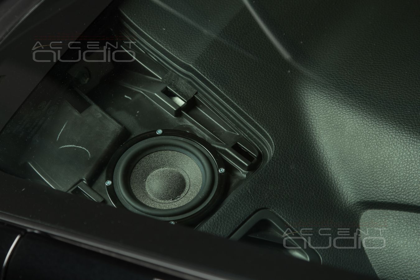 Решение: среднечастотные Brax ML3 в торпеде Subaru WRX