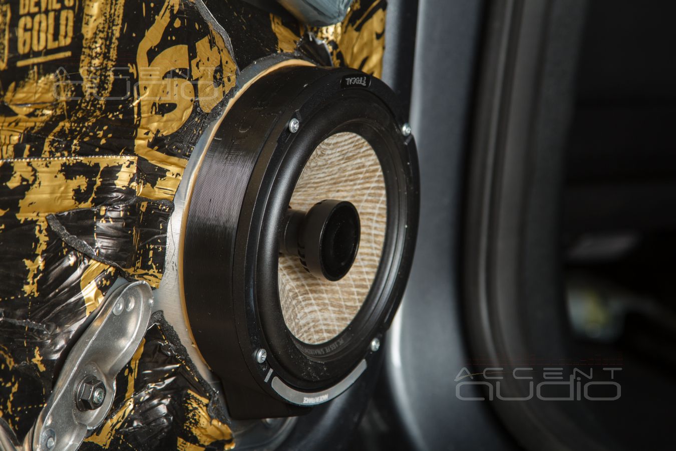 Аудиоподготовка дверей Mercedes CLS и установка акустики Brax и Focal