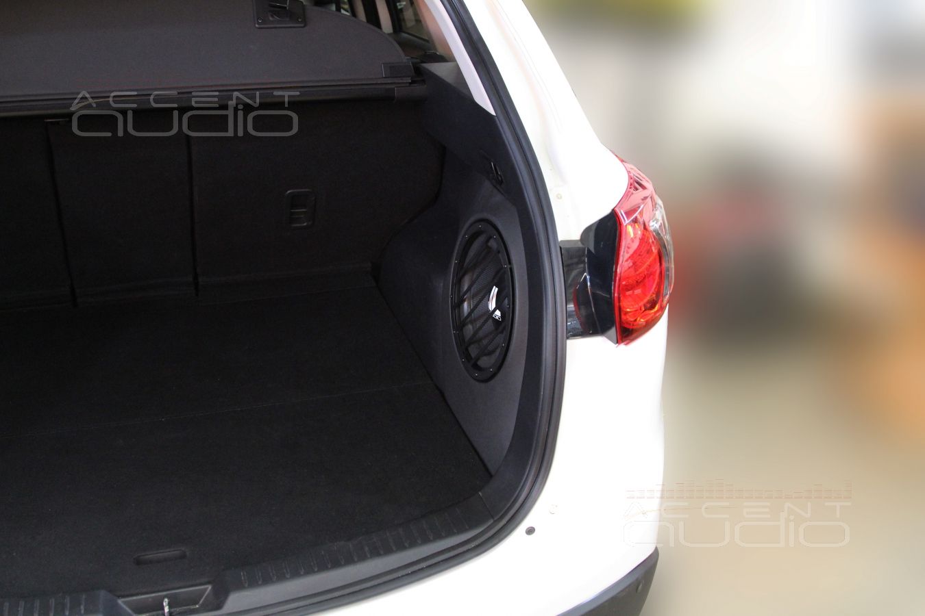 Сабвуфер стелс в Mаzda CX5