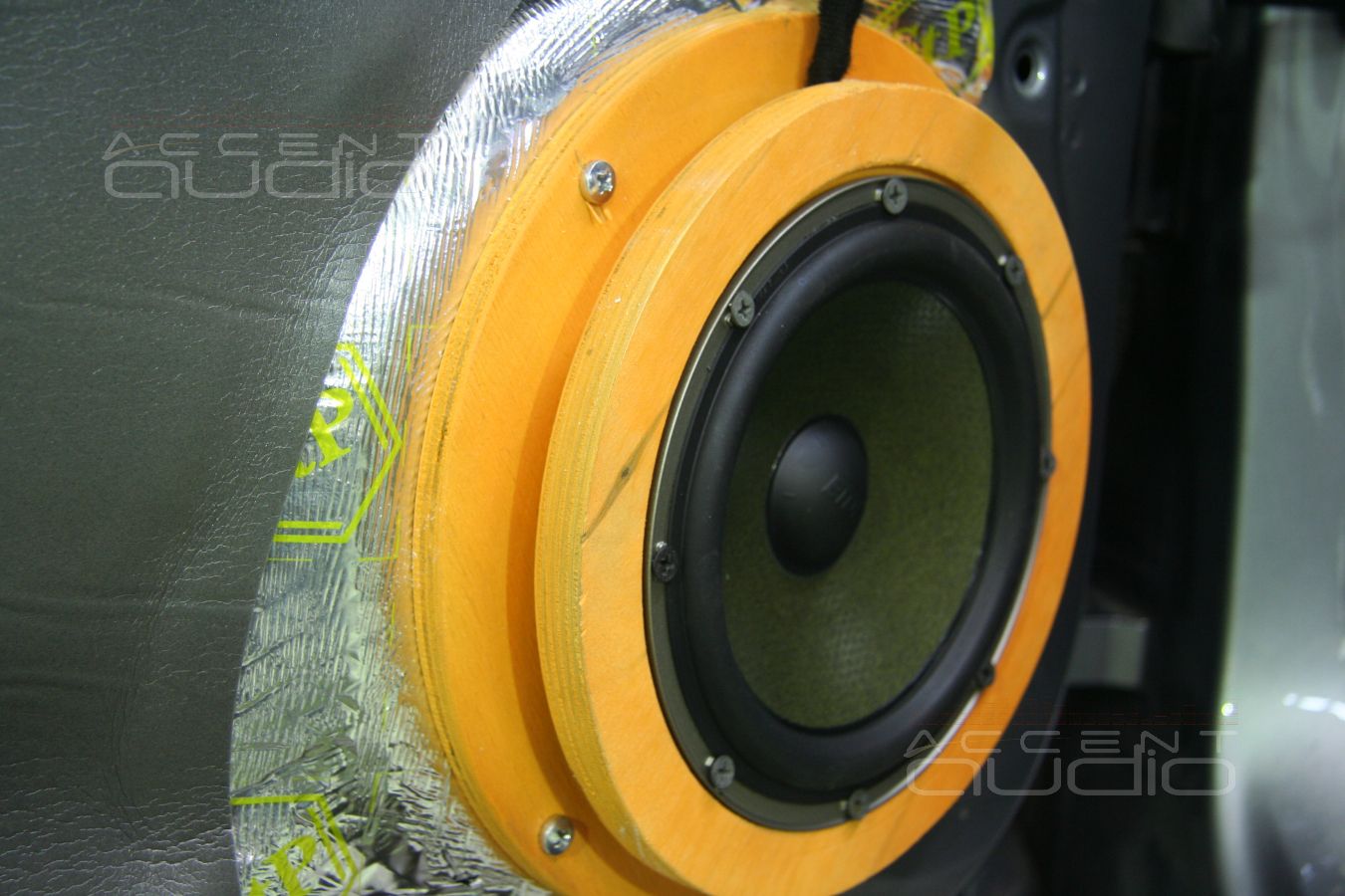 Установка акустики и шумоизоляция в Audi A4