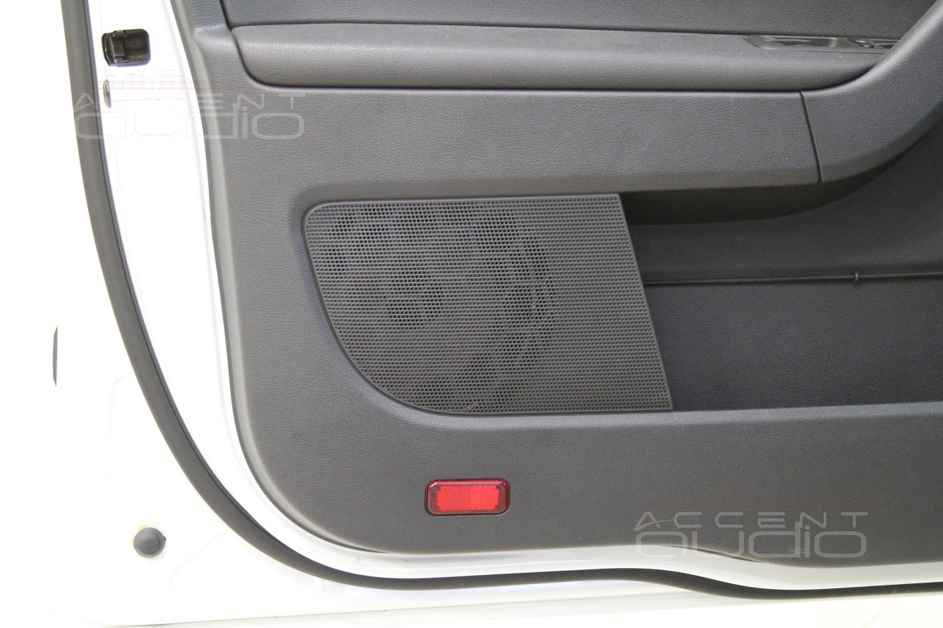 Установка мидбасов Focal