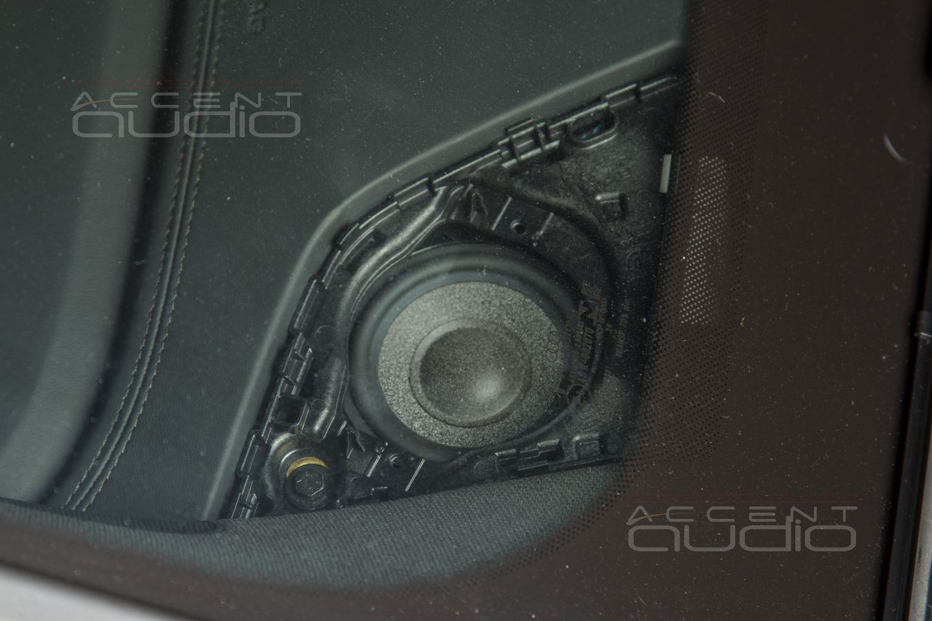 Среднечастотные динамики Brax ML3 в Audi SQ7 штатно в нештатных местах