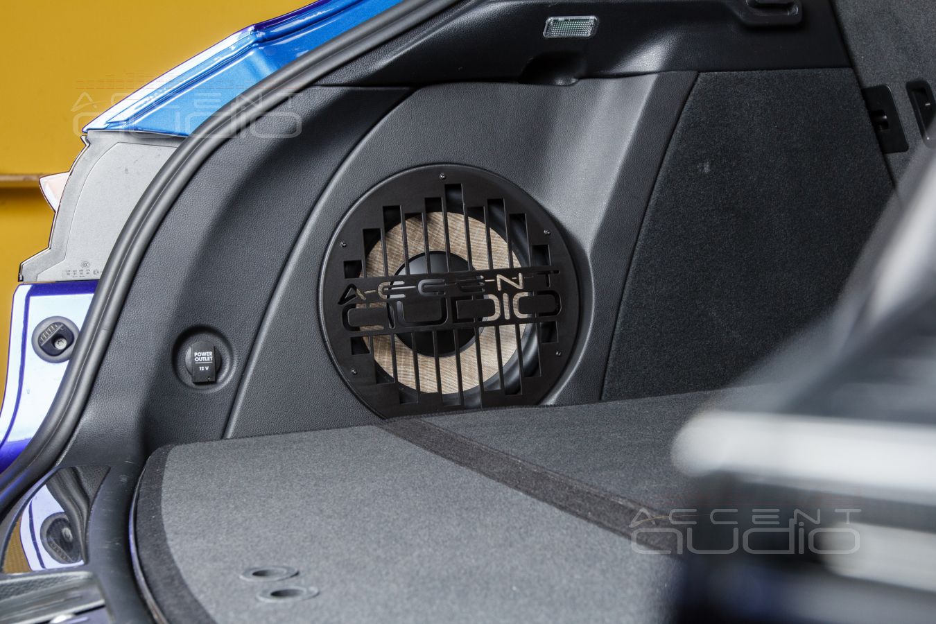 Сабвуфер-стелс для Porsche Macan со вторым полом