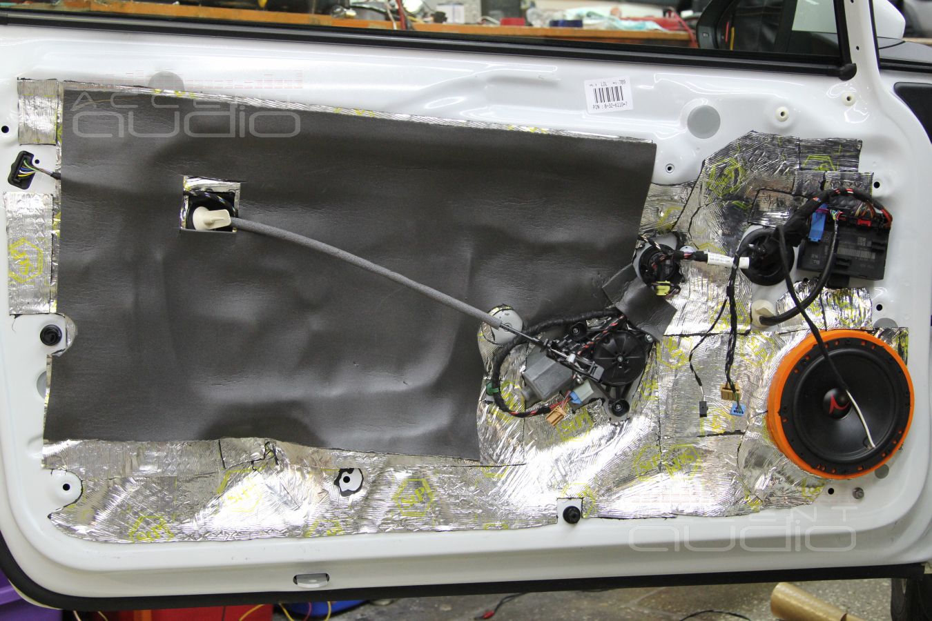 Установка акустики в Volkswagen Golf 7