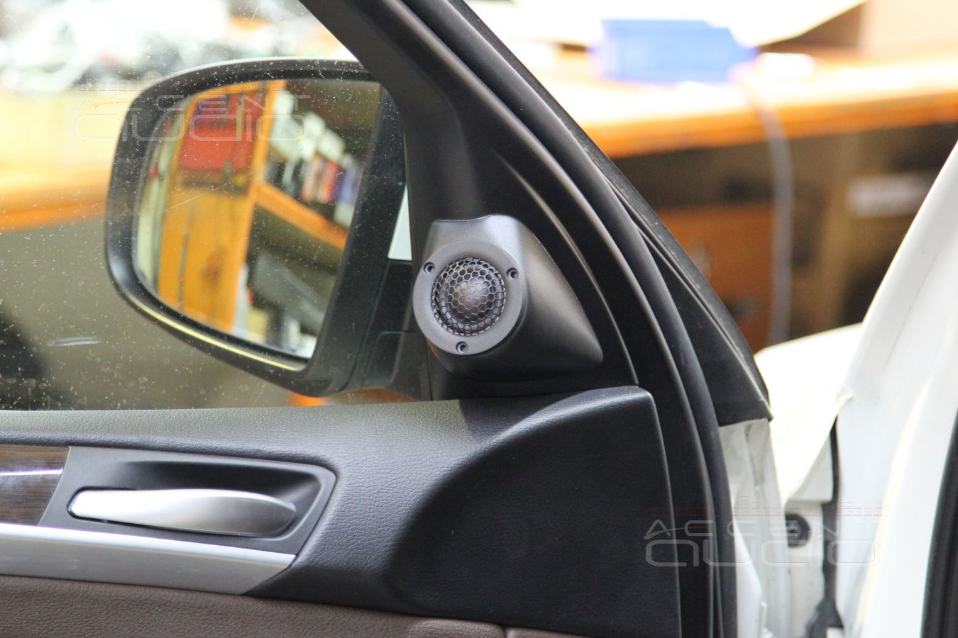 Твитеры ScanSpeak и серединки Morel Hybrid MW 4 в BMW X5