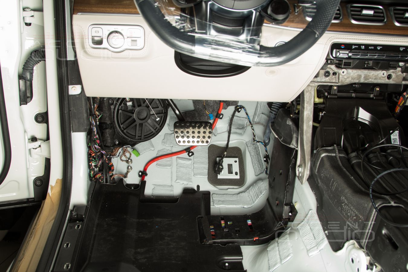 Важные нюансы монтажа лучших мидбасовых внутрипольников Eton MB195L в MB GLE