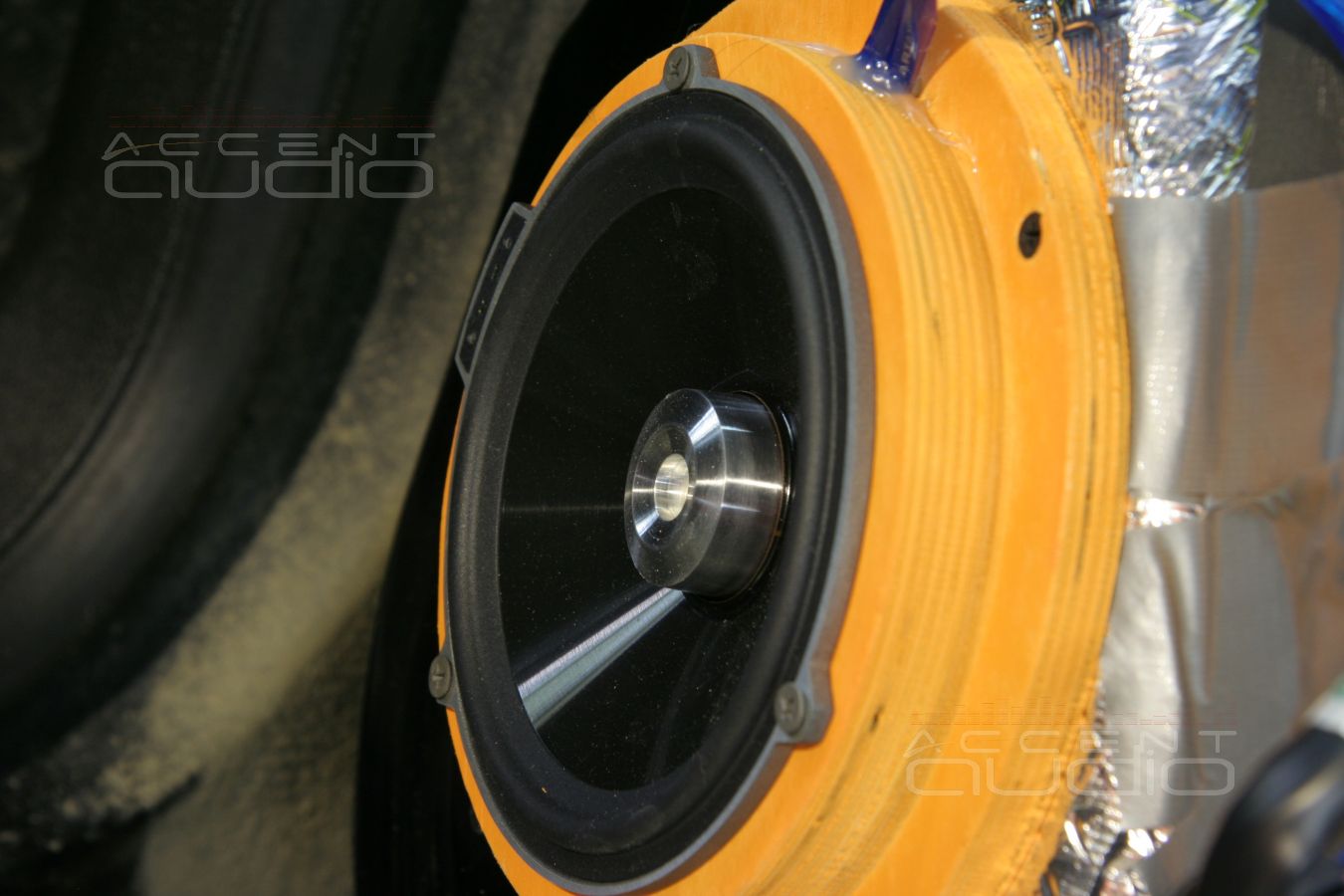 Установка динамиков Boston Acoustics в Chevrolet Tahoe