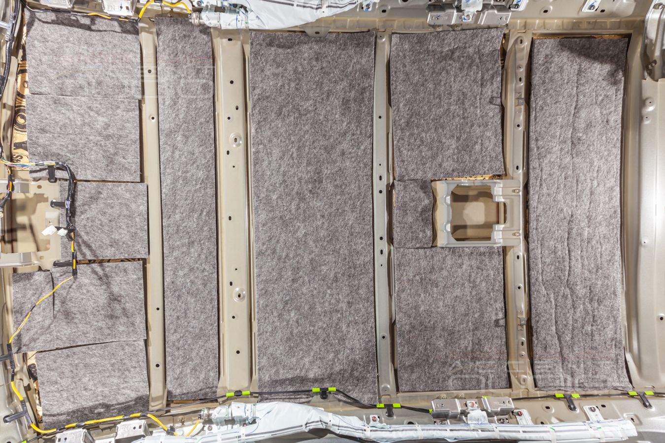 Шумоизоляция – обязательная процедура для Mitsubishi Pajero Sport