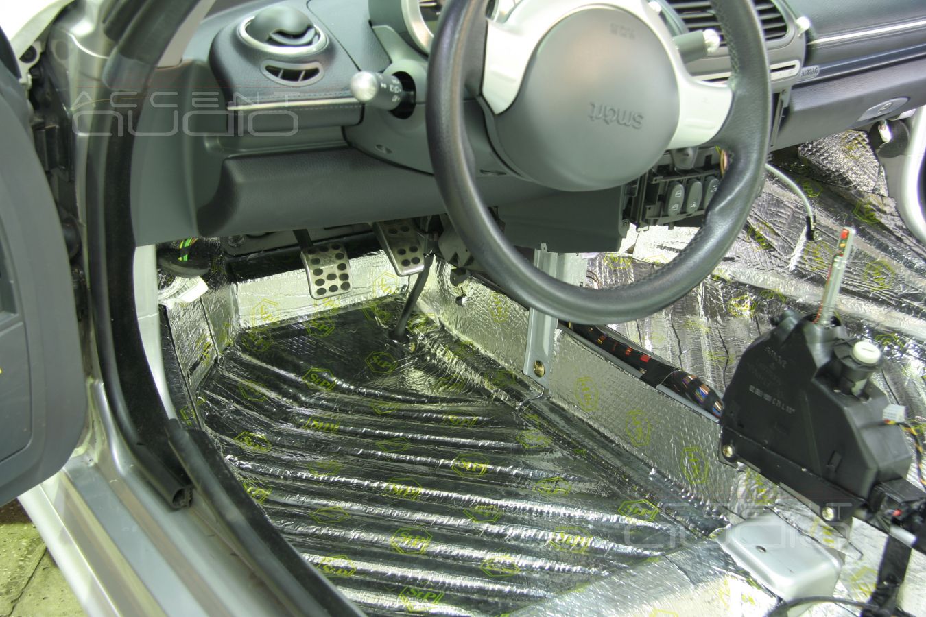 Mercedes Smart Roadster - стильный мотоблок с сабвуфером !