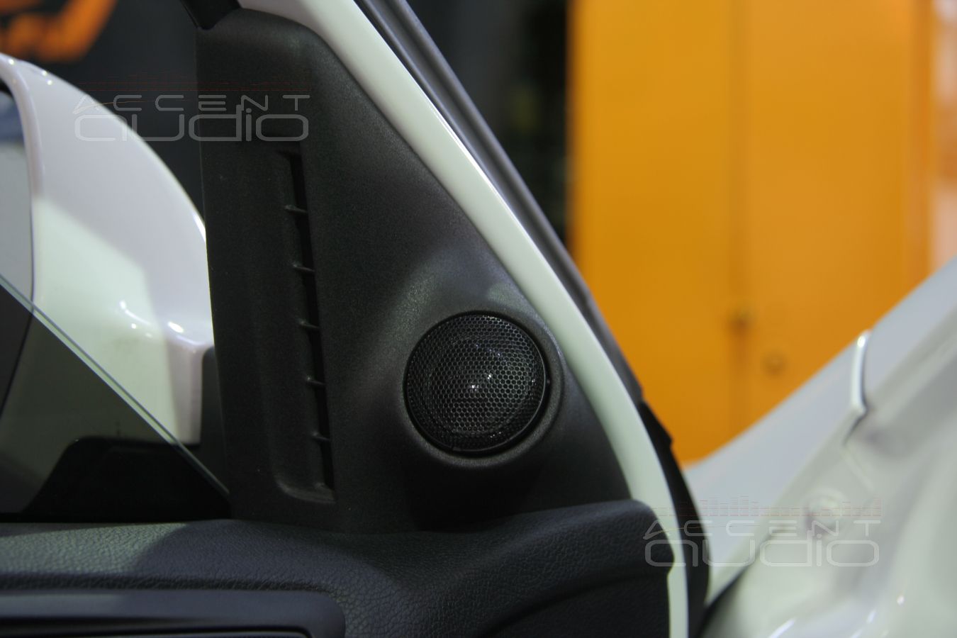 Установка твитеров (пищалок), изготовление подиумов