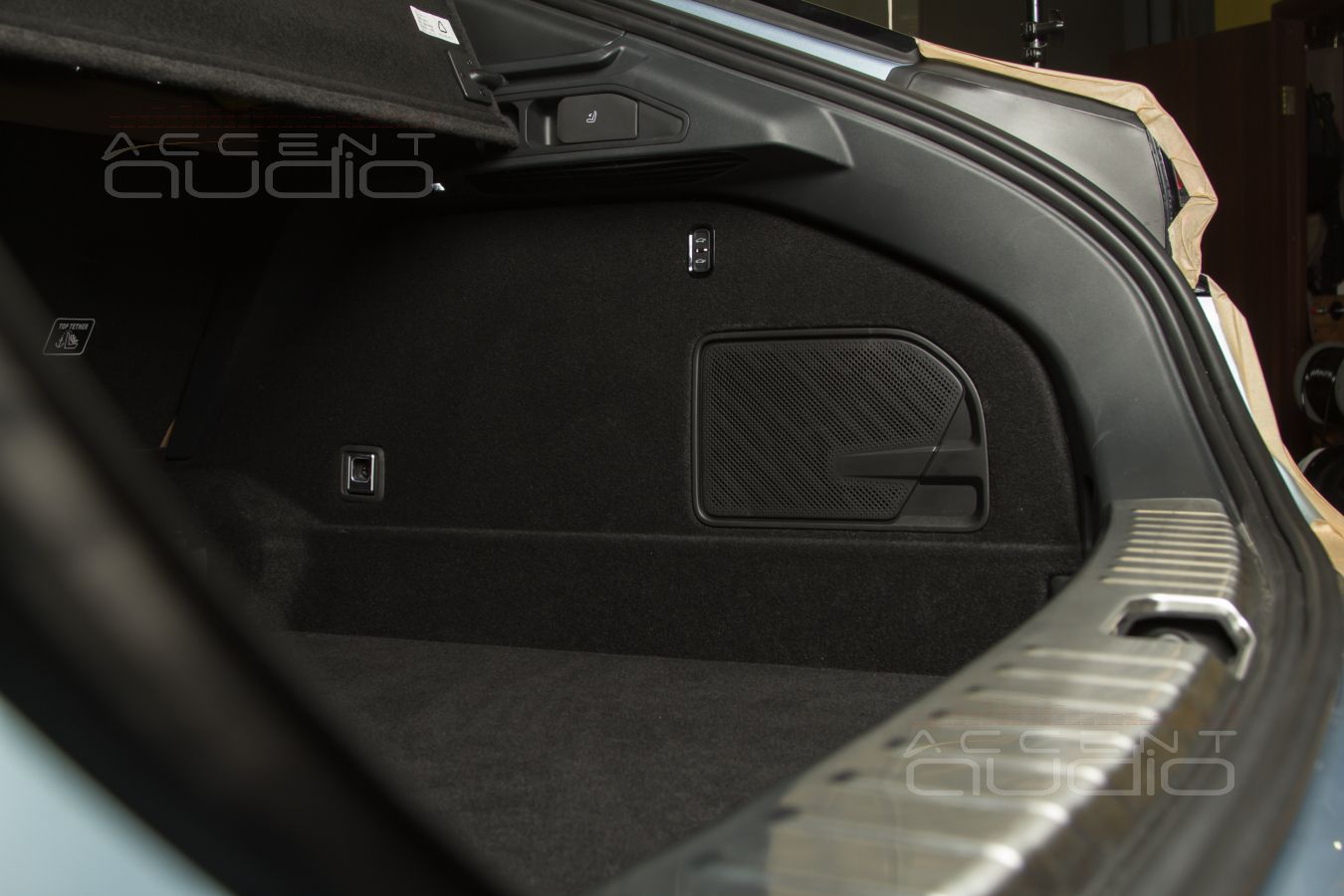 Сабвуфер Eton в Zeekr 001 и его правильный ящик !