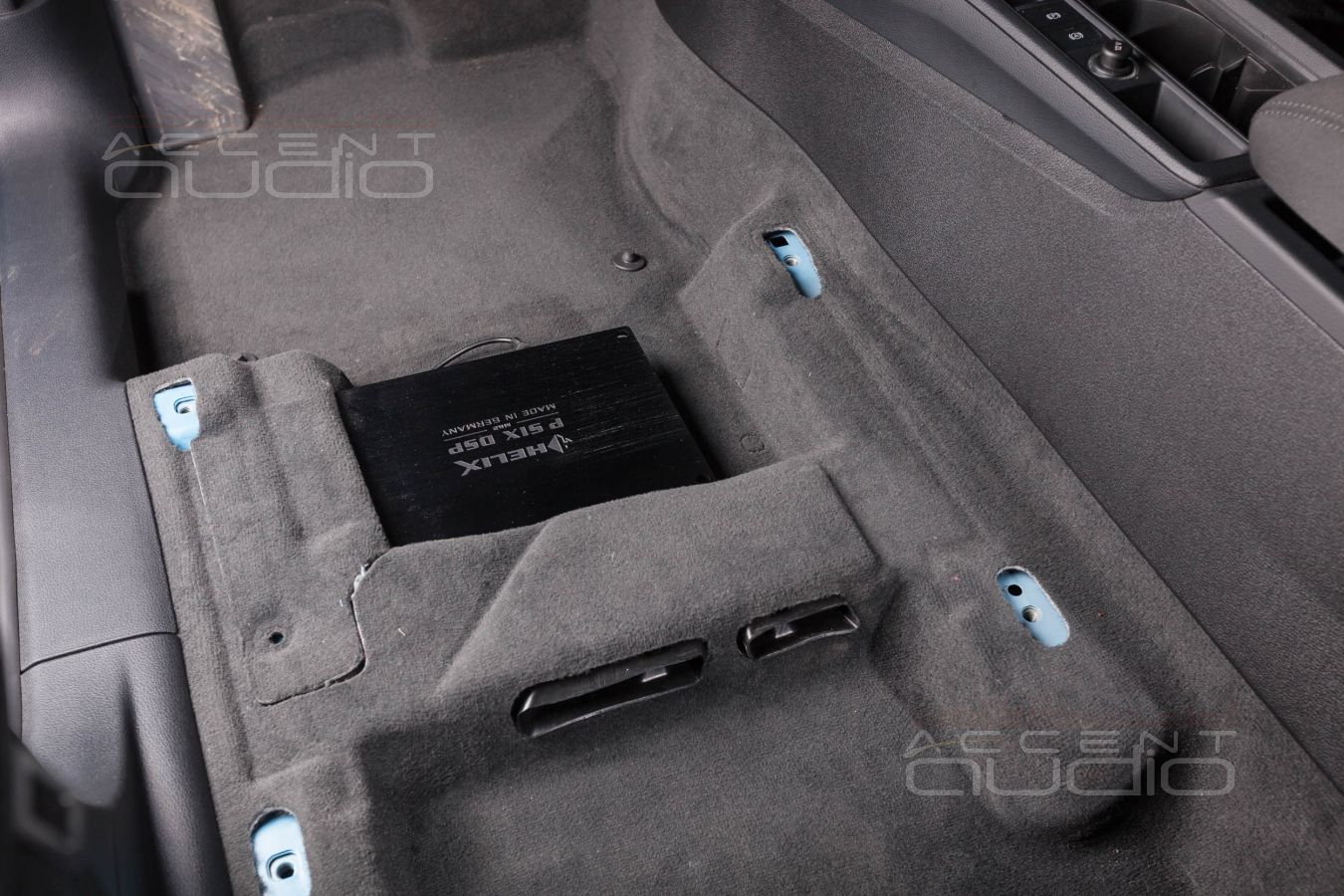 Установка усилителя Helix в новый Audi Q3