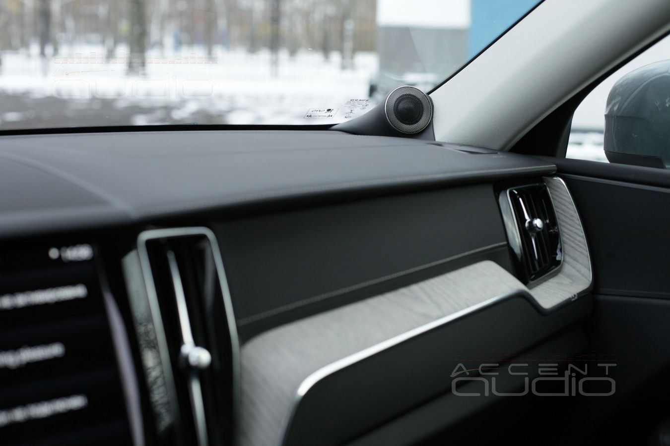 Подиумы под твитеры Brax NOX28 в дизайне Volvo XC60