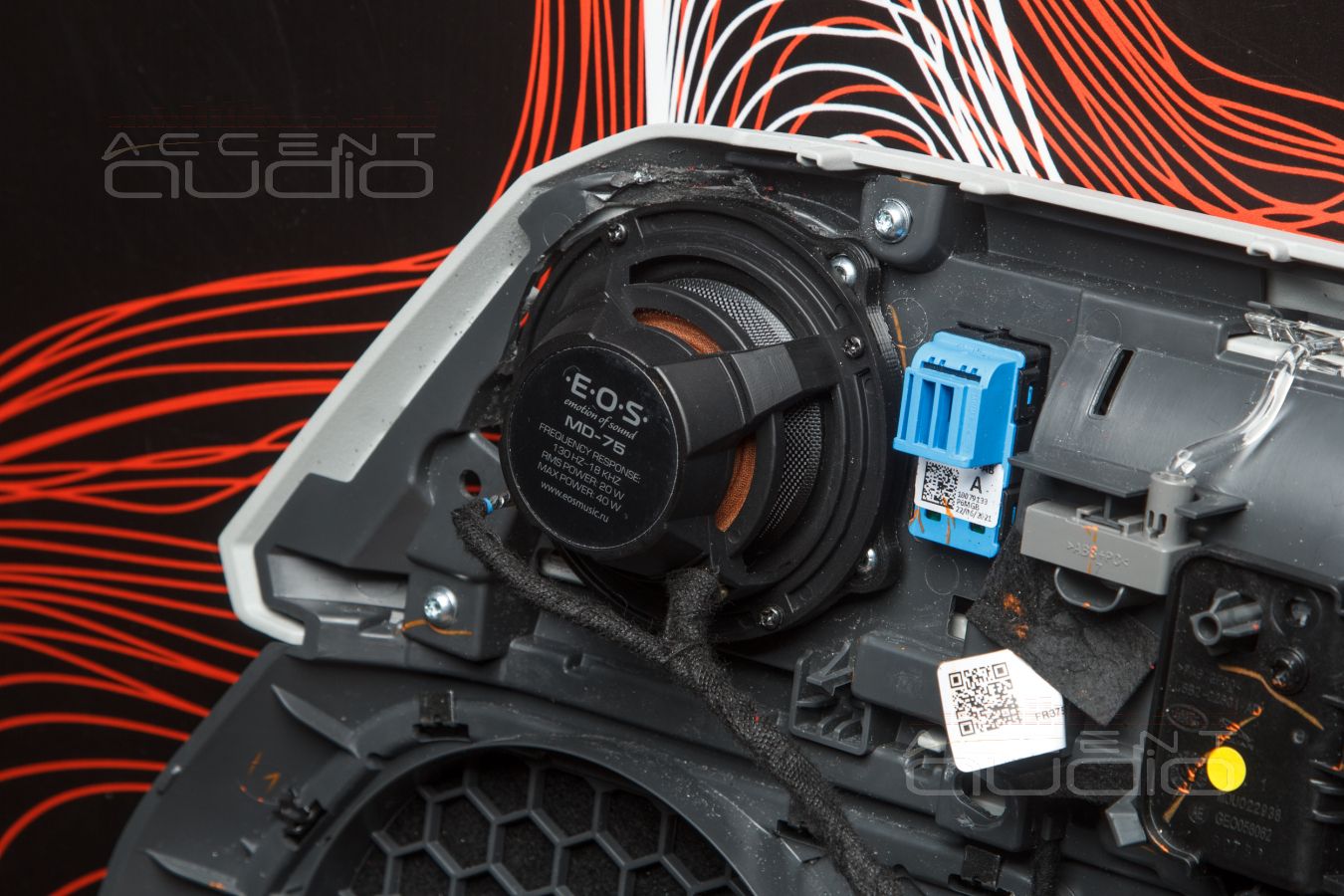 Монтаж СЧ и ВЧ динамиков E.O.S и SOAudio штатно в двери Land Rover Defender