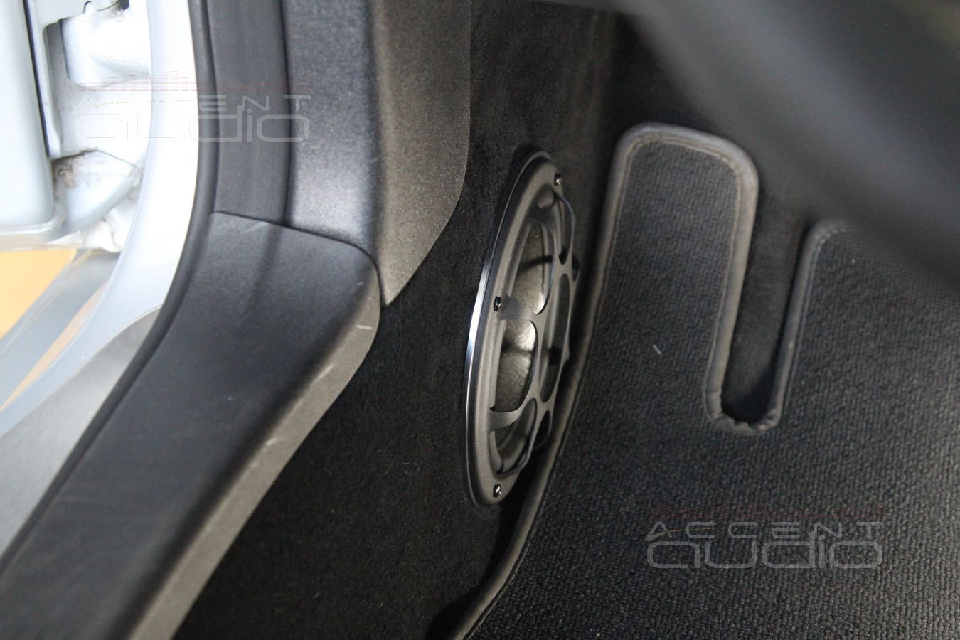 Установка мидбасов Eton MAS 160 в Mercedes-Benz GT