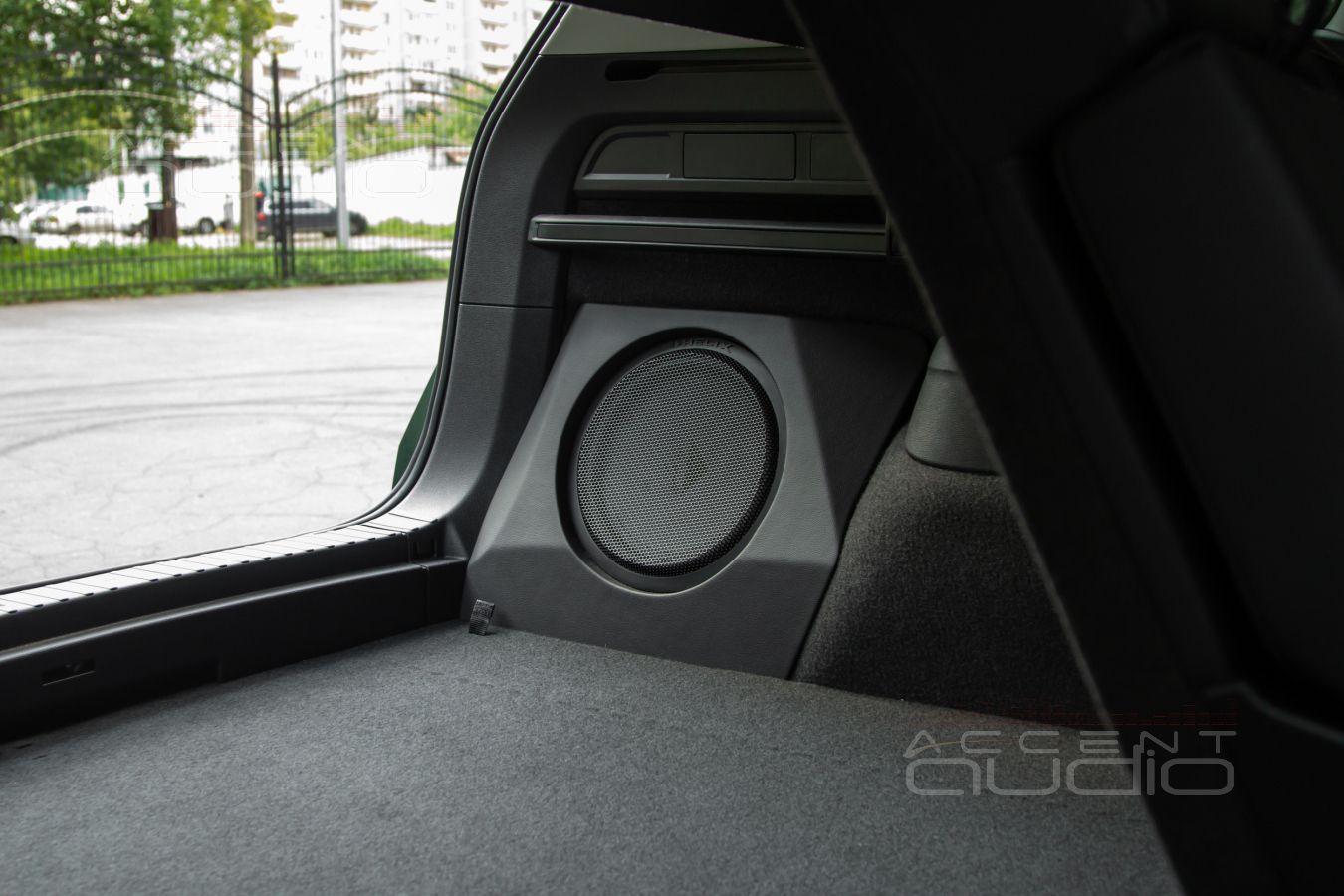 Новинка: лучший, стильный, оригинальный сабвуфер-стелс для Skoda Kodiaq