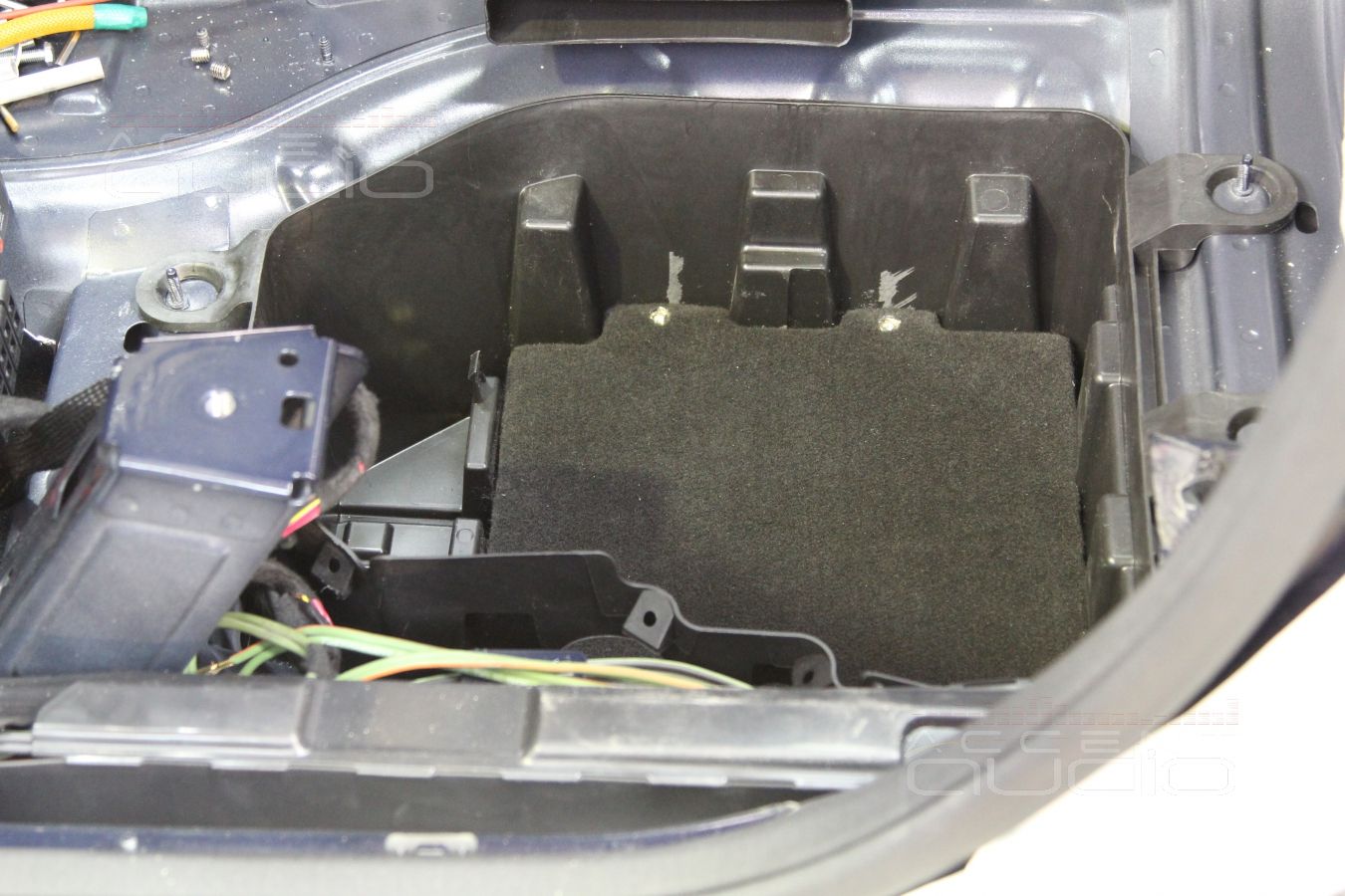 Update: установка процессора и усилителя под водительским сидением