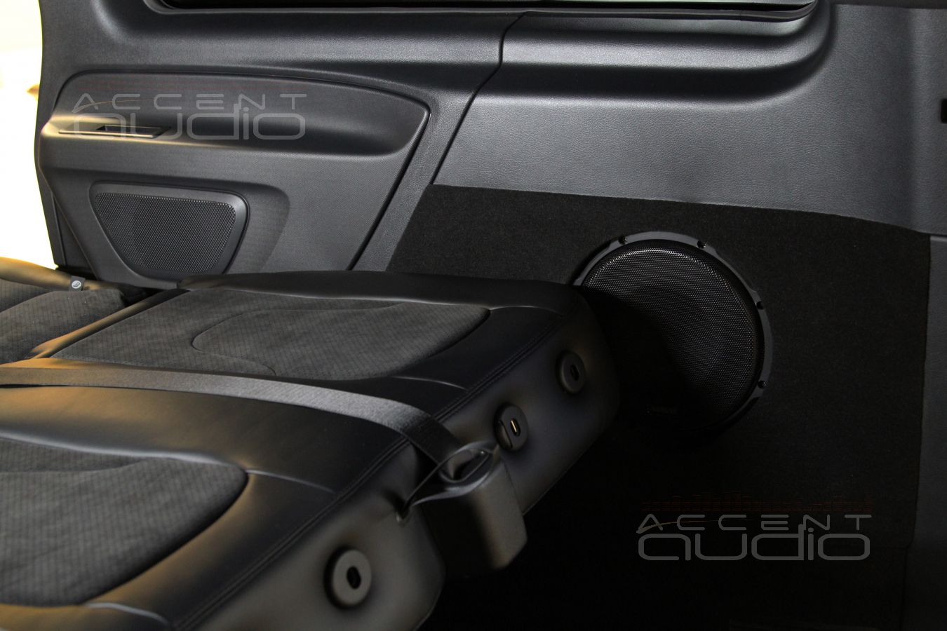 Сабвуфер – штатно !