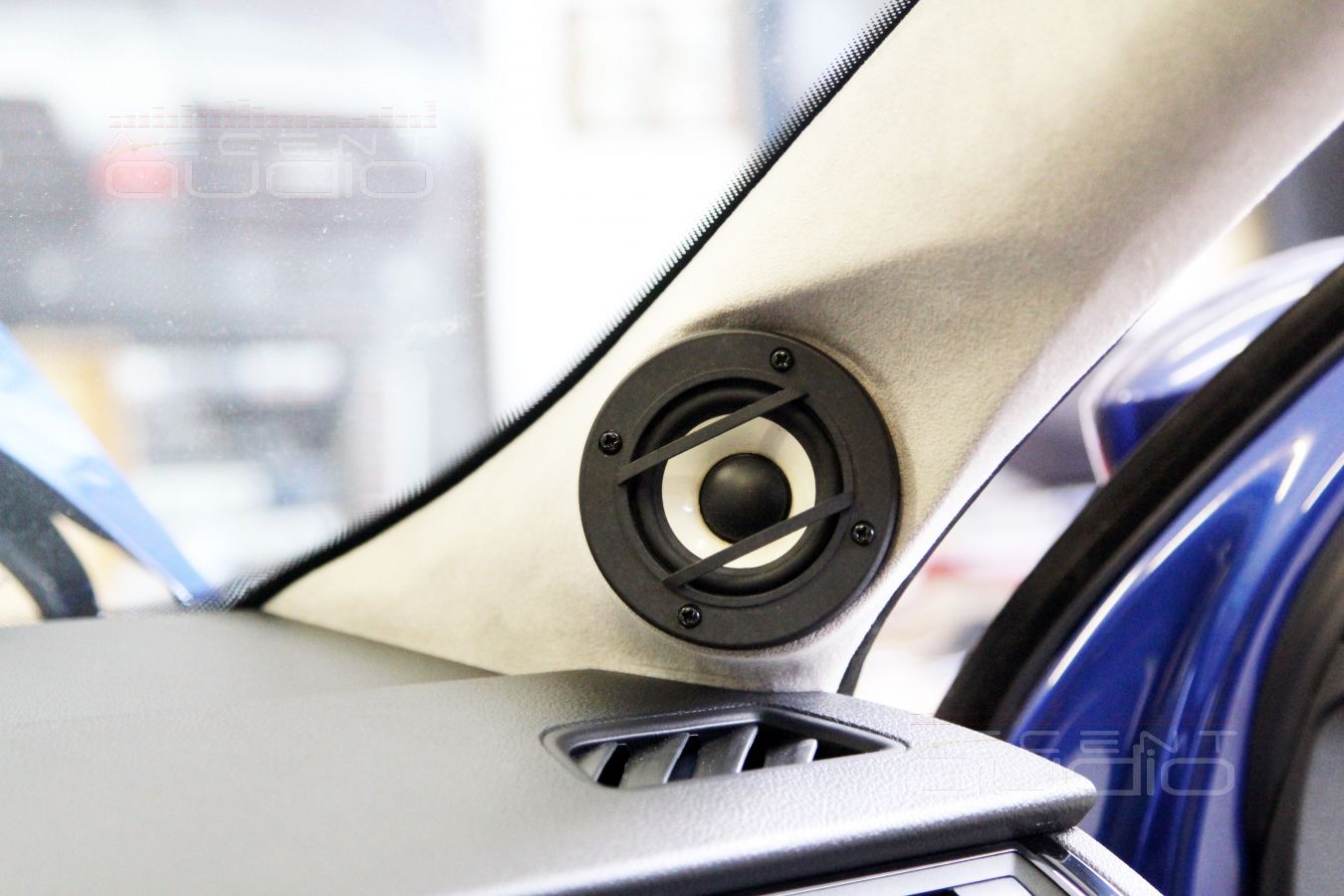 Подиумы под Bewith Reference R 50. Установка СЧ-ВЧ излучателей