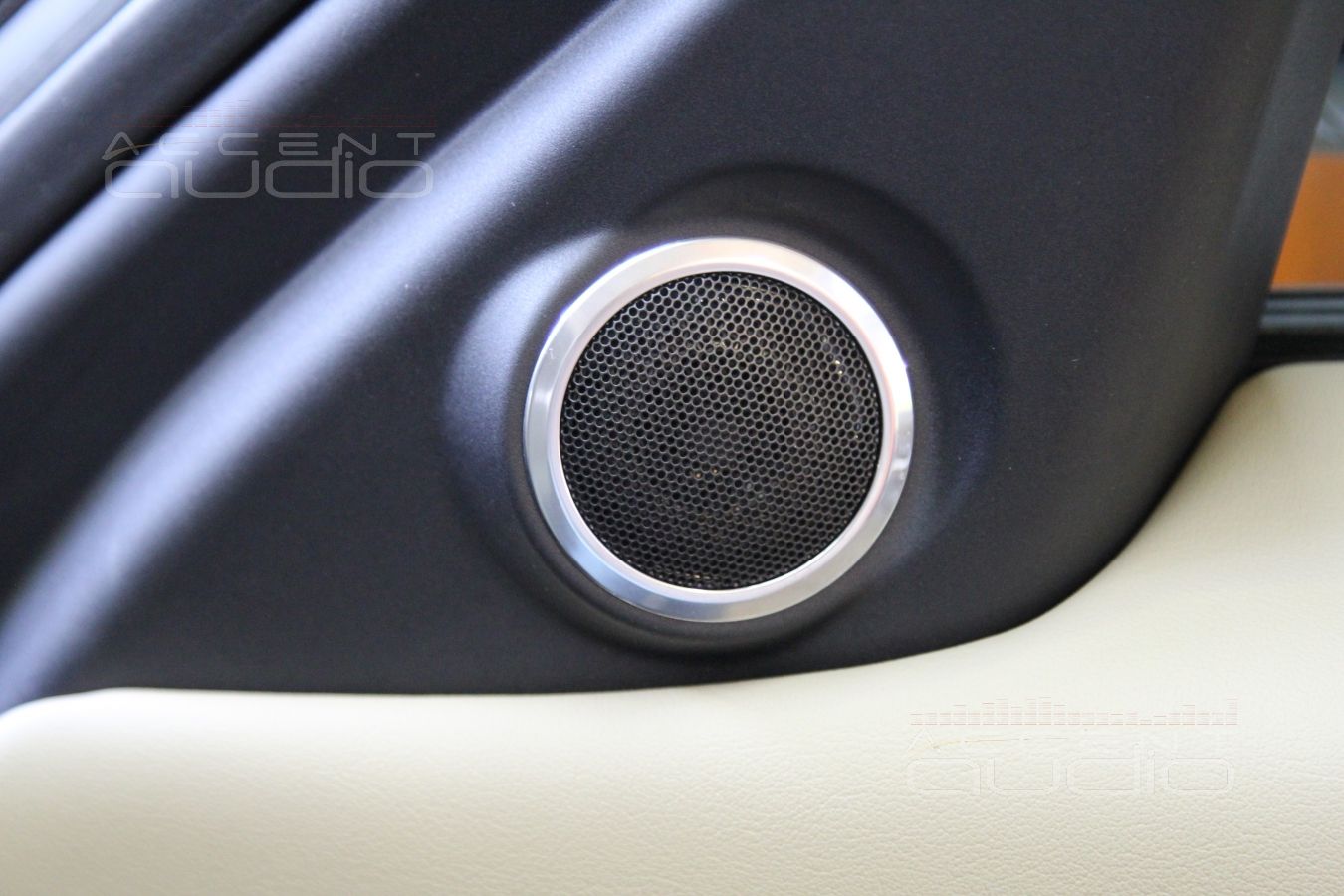 Установка трехполосной акустики Focal в Range Rover Sport