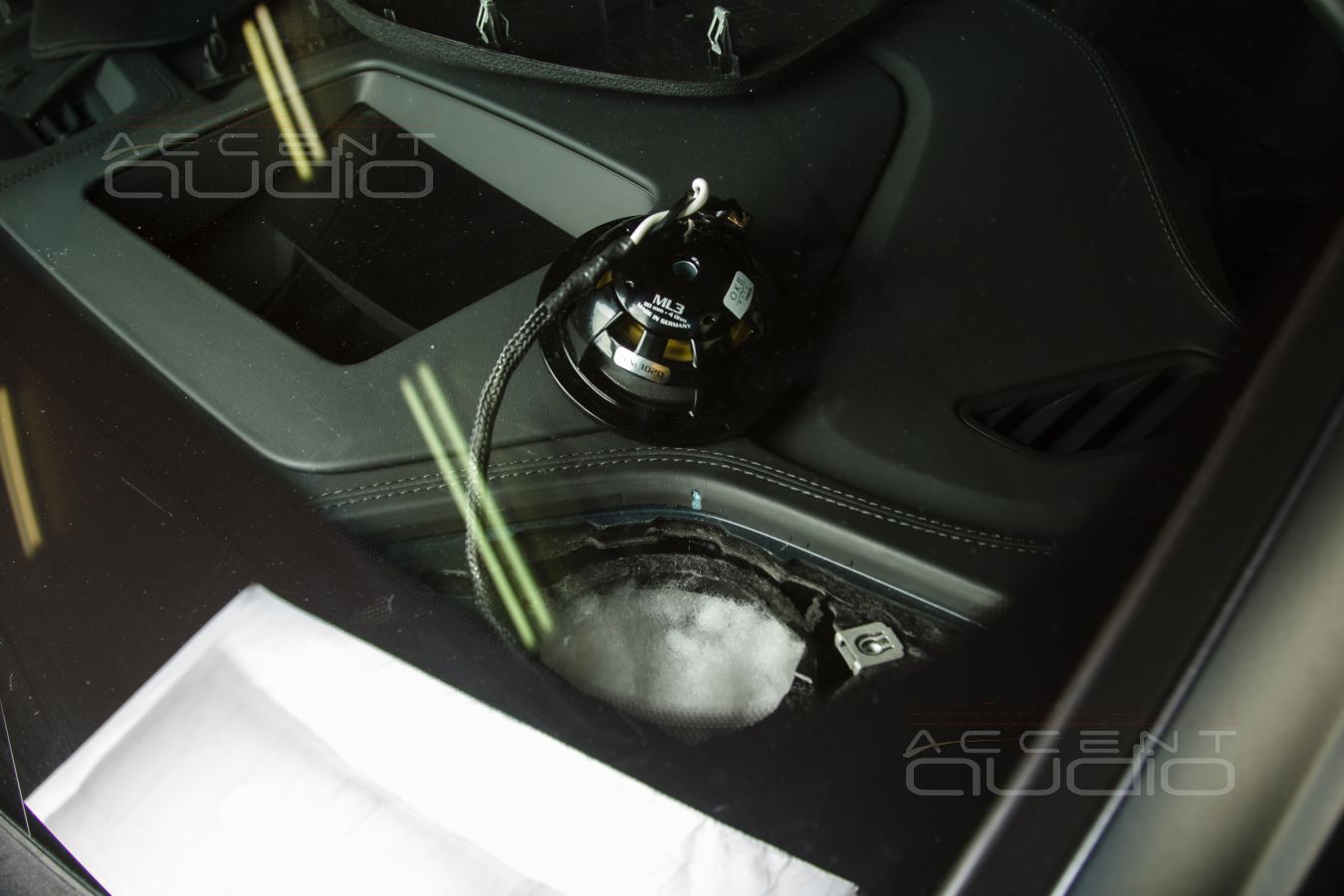 Скрытая интеграция среднечастотных динамиков Brax ML3 в Audi Q8