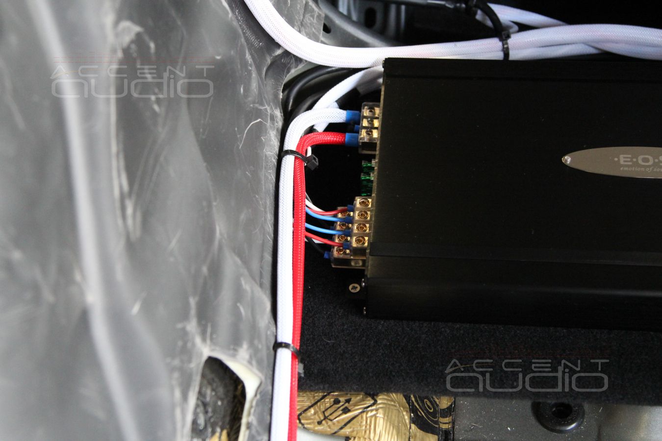 Установка аудиопроцессора Helix, усилителей E.O.S и Mosconi в Volvo XC 60