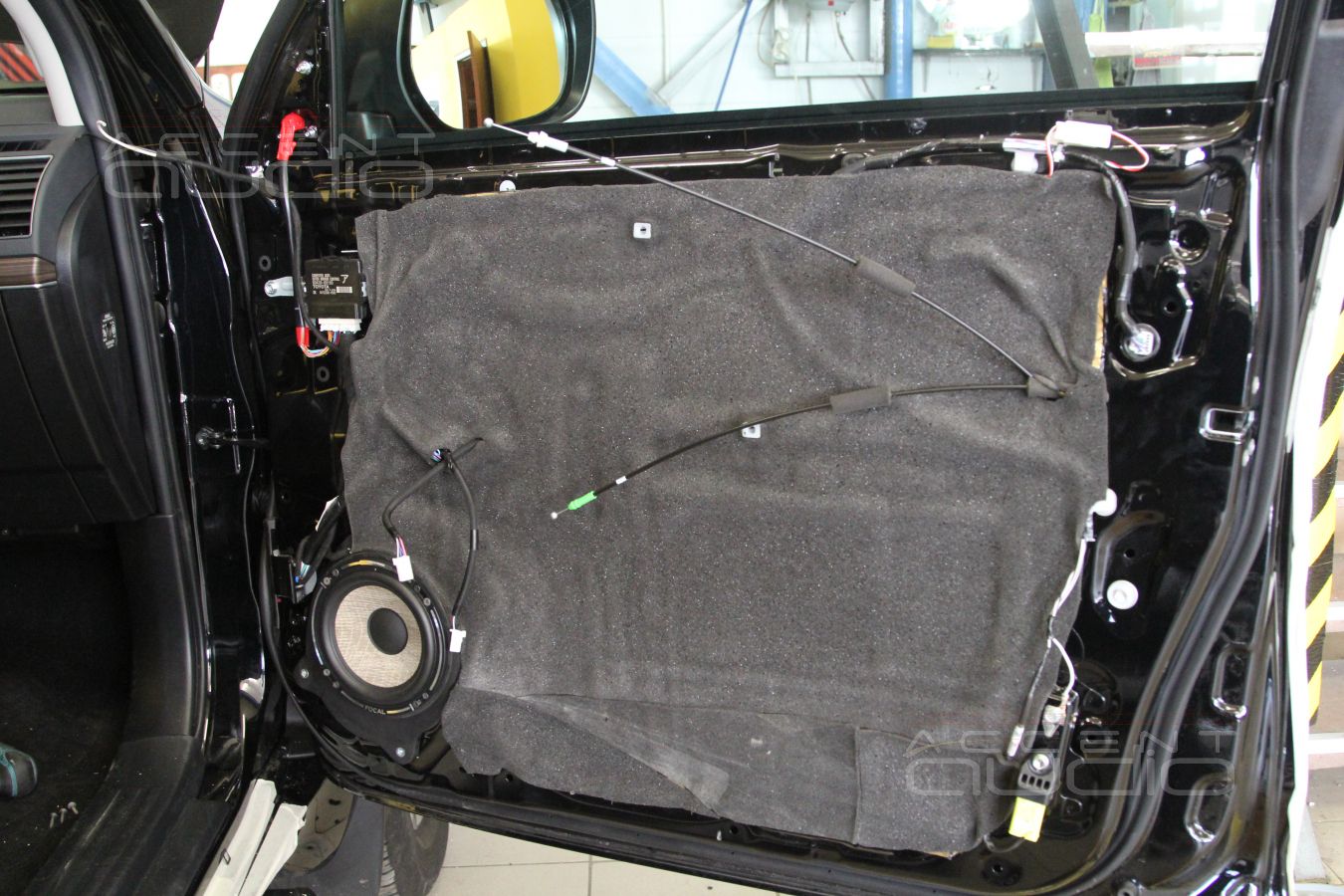 Для установки новой акустики в Toyota Land Cruiser Prado 150 требуется