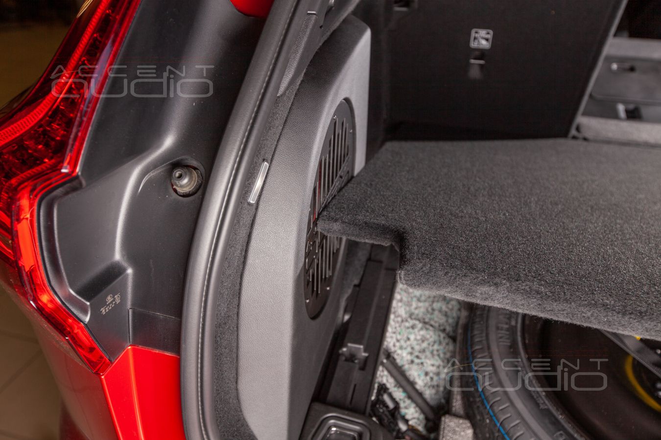 Сабвуфер-стелс для Volvo XC60 – единственно верное решение !