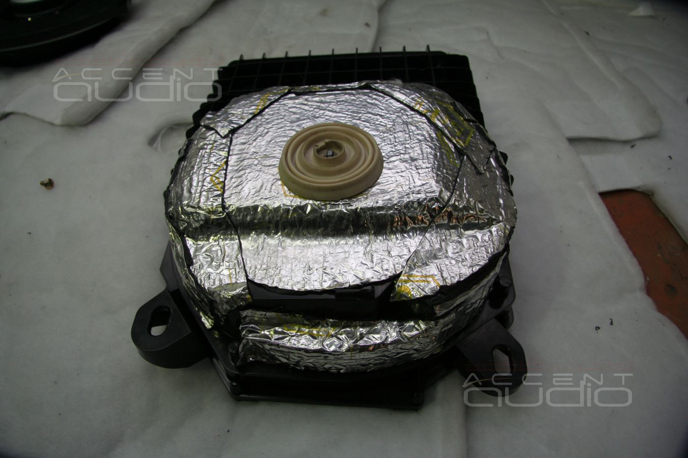 Ненапольные мидбасы Eton в штатных местах BMW X1