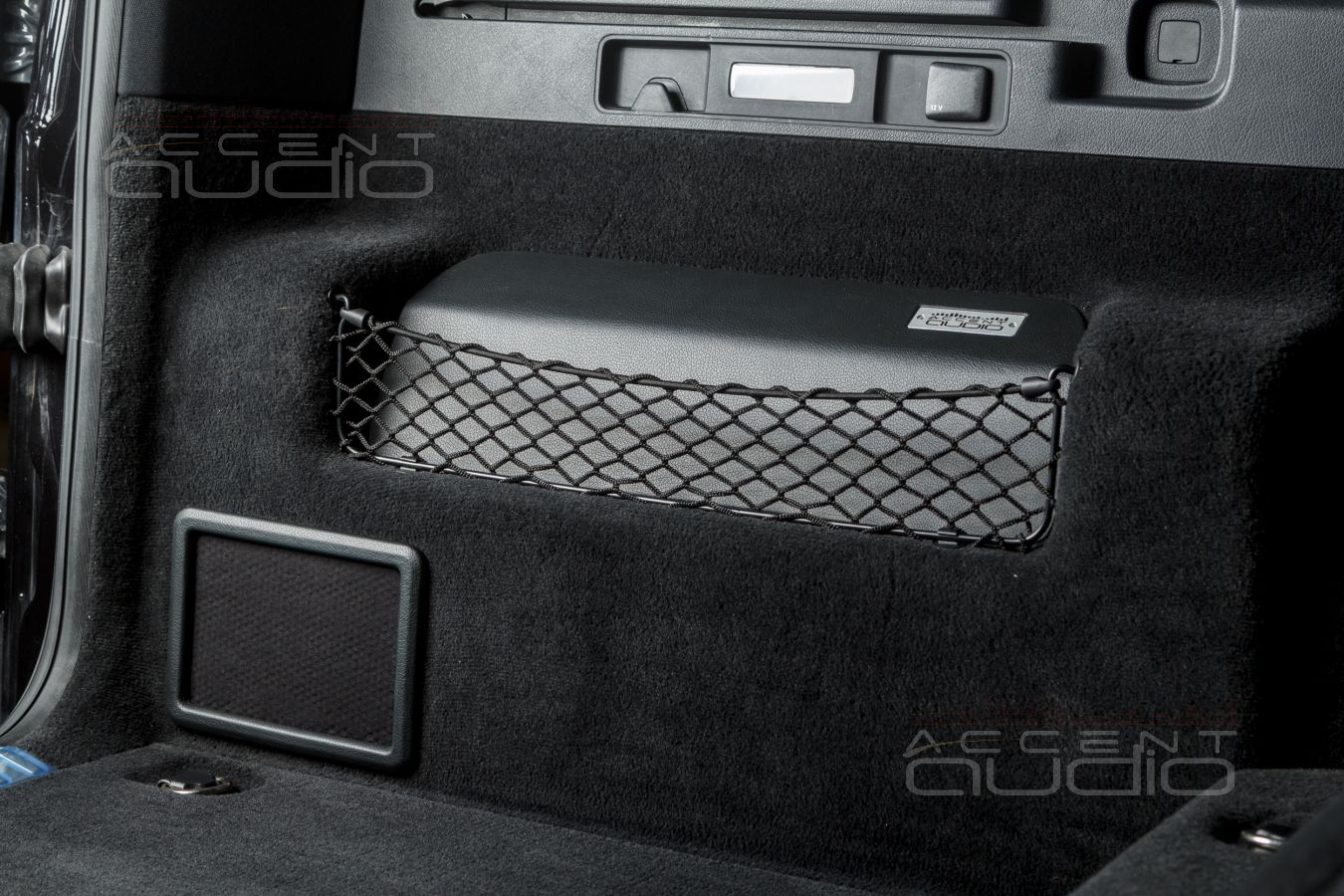 Update: новинка для Gelandewagen без Burmester – полная интеграция сабвуфера