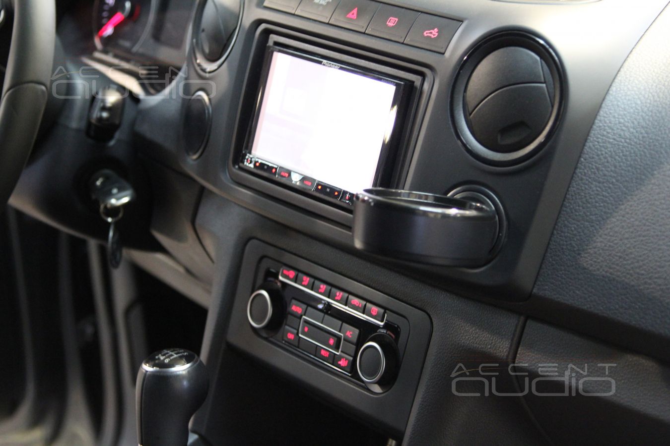 Лучшая мультимедиа станция Pioneer AVH-P8400BT в Volkswagen Amarok