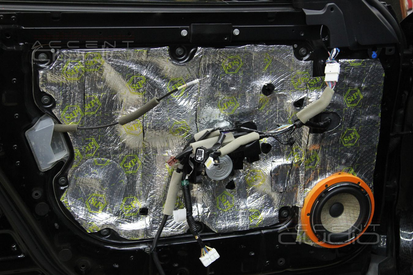 Мощный и красивый звук для Infiniti FX: дайте два !