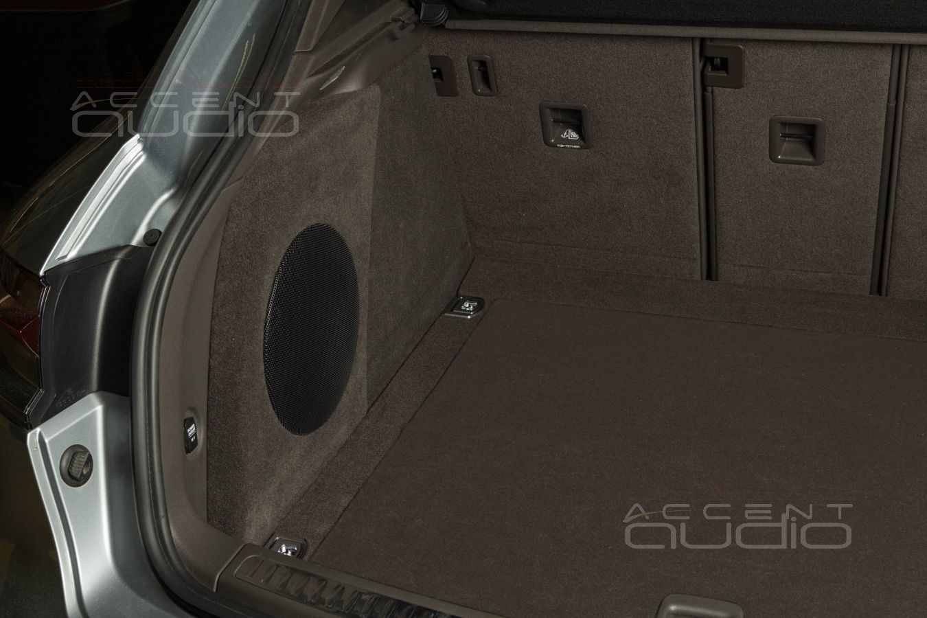 Классический корпус сабвуфера Dego для Macan в новом стиле