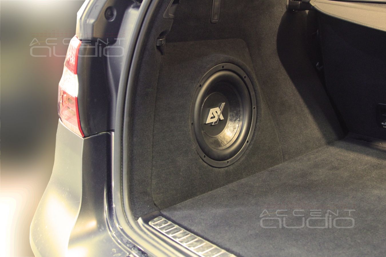 Сабвуфер стелс в Mercedes-Benz ML