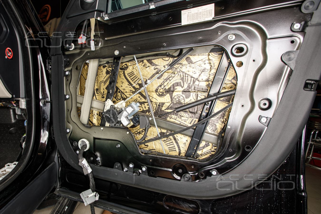 Аудиоподготовка передних дверей RangeRover и установка акустики Brax