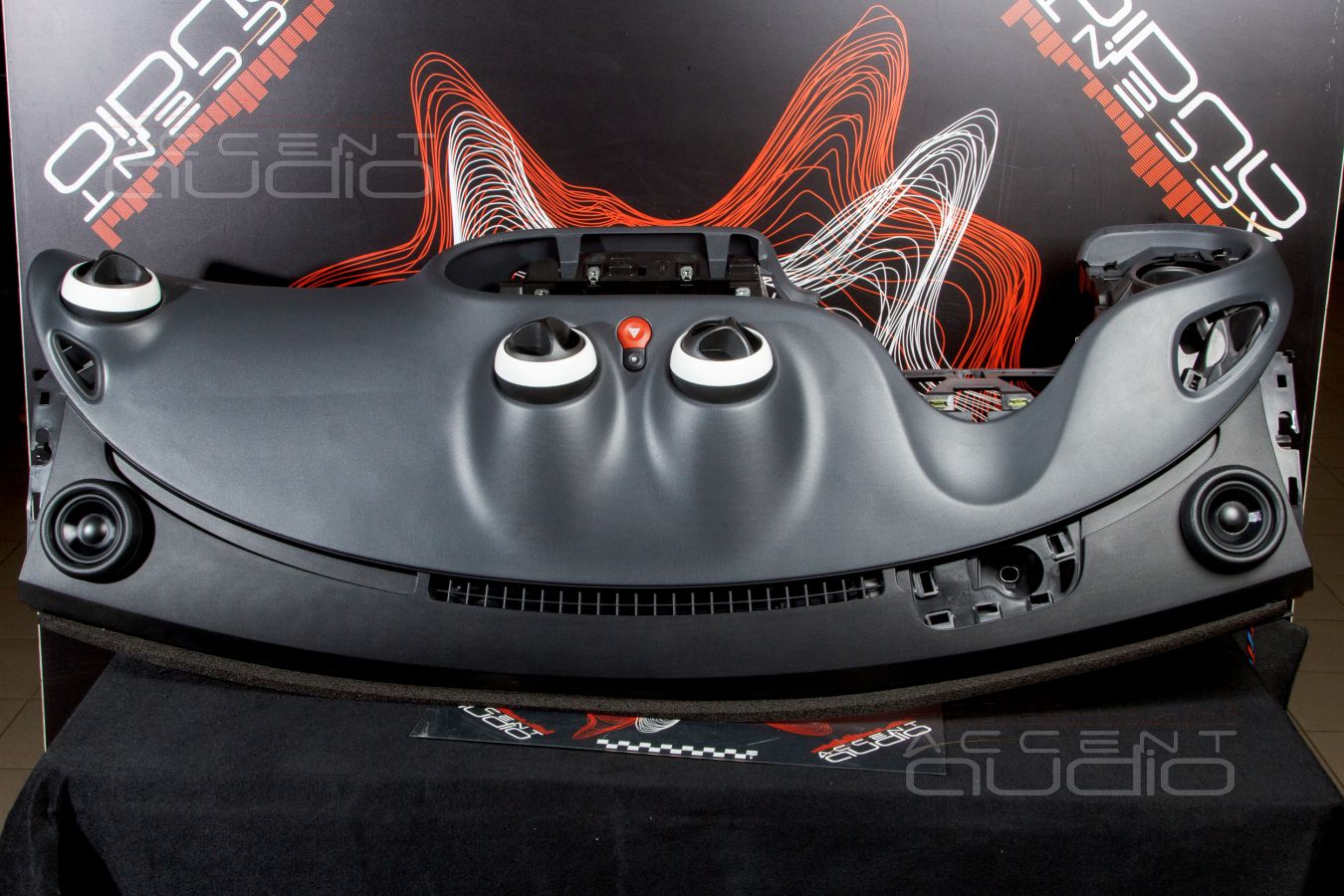 Среднечастотной полосе есть место: установка динамиков E.O.S MD-75 в Smart Fortwo